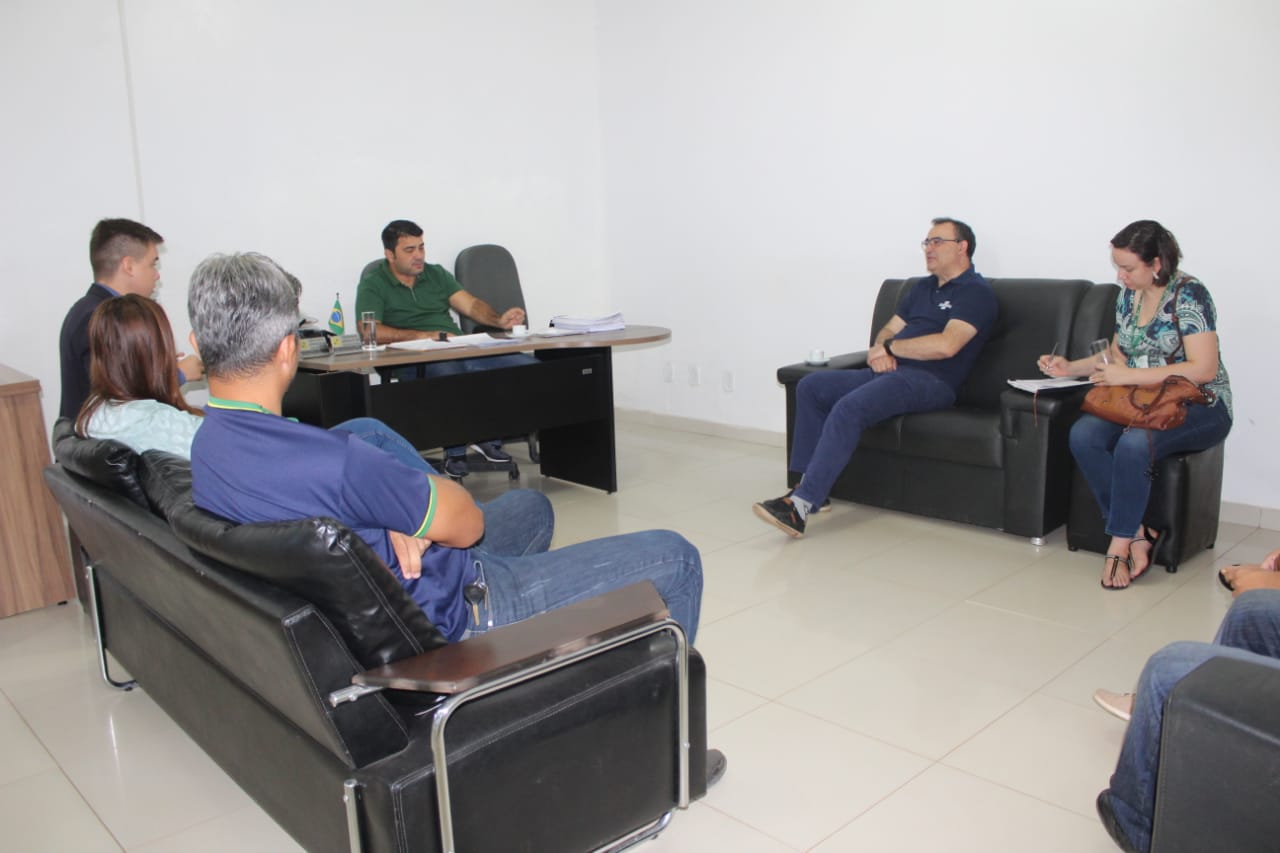 Prefeito Márcio Serrão reafirma parceria com SEBRAE para apoiar empreendedores do Município.
